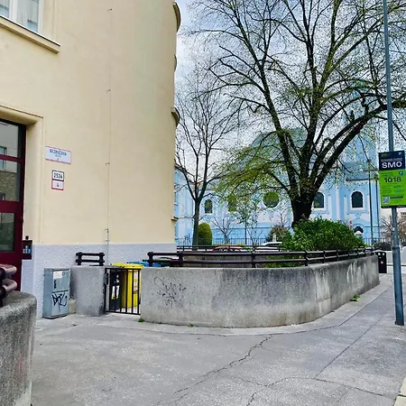 公寓 Blue Church Views - Central, Quiet, Bright - 4th Floor Corner 125m2 布拉迪斯拉发