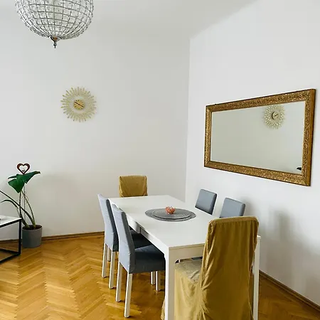 Blue Church Views Bezrucova - 3 Bedrooms Sleeps 6 براتسيلافا