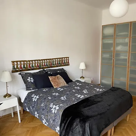 Blue Church Views Bezrucova - 3 Bedrooms Sleeps 6 * براتسيلافا